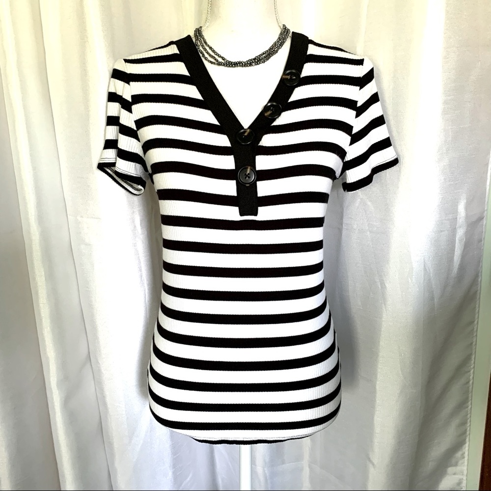 Striped black white ribbed knit Worthington V neck
